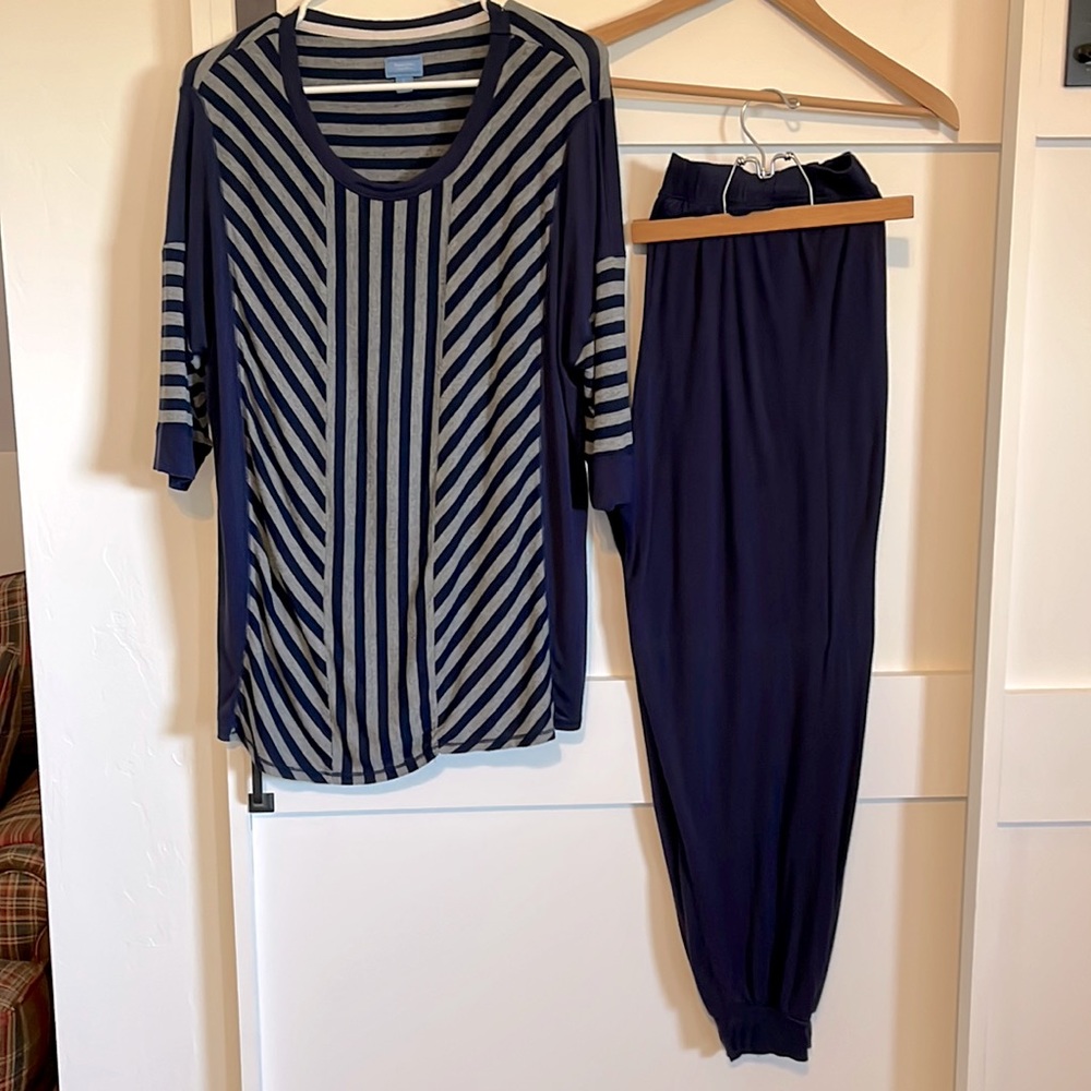 Simply Vera by Vera Wang Purple/Gray 1/2 sleeve Loungewear. Size Large.